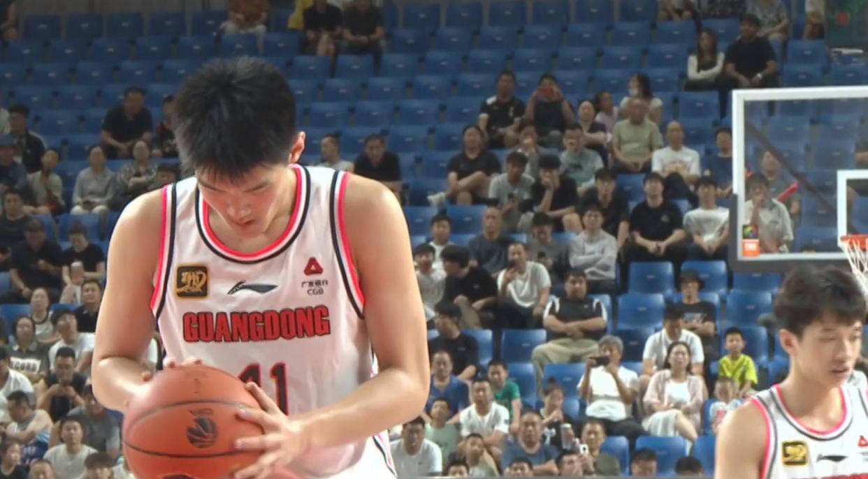 广东队新篮板王崭露头角，任骏飞退役为王洪泽让位！