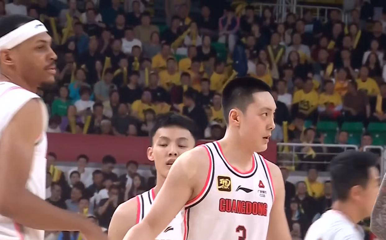 广东队的新“内线王”！杜锋提拔王洪泽，任骏飞全程指导