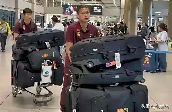 国足去泡菜国带的那些箱子,到底装的是球衣服还是免税品?