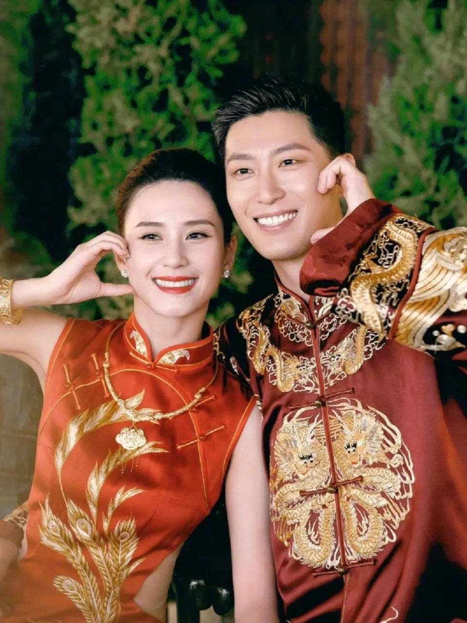 考古 | 何超莲窦骁双双辟谣离婚!两人感情生活引各方热议