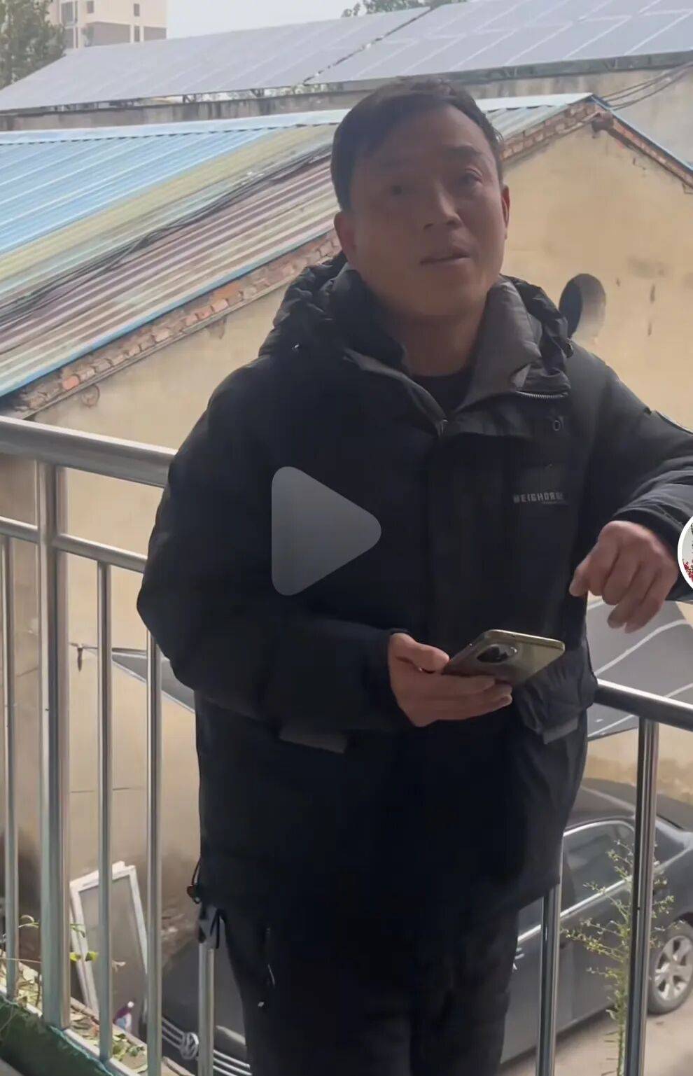 送完外卖,开封小哥徒手攀爬四楼救了个孩子